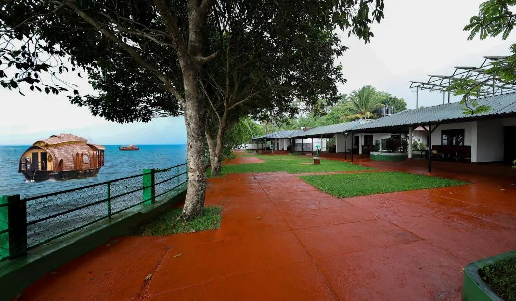 ILLIKKALAM Lakeside Cottages Kumarakom Kerala，位于库玛拉孔的酒店