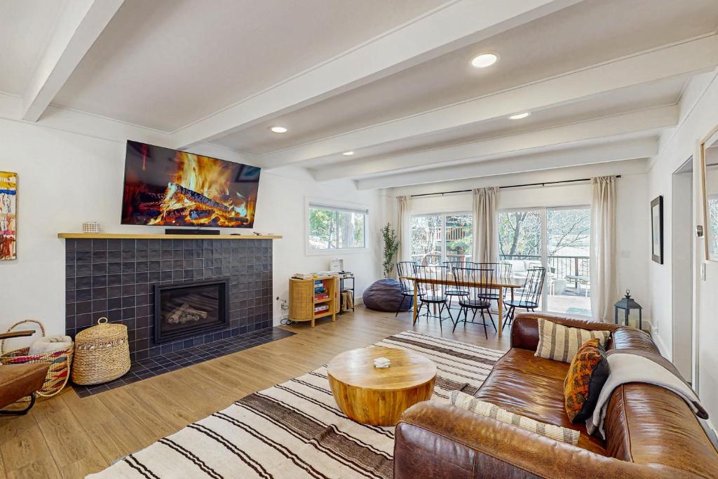 Arrowhead Aura, Lake Arrowhead