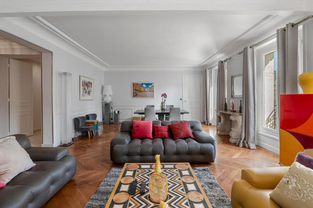 Luxury 5-Bed Residence - Opposite the Eiffel Tower - Located on Avenue Kléber - 3