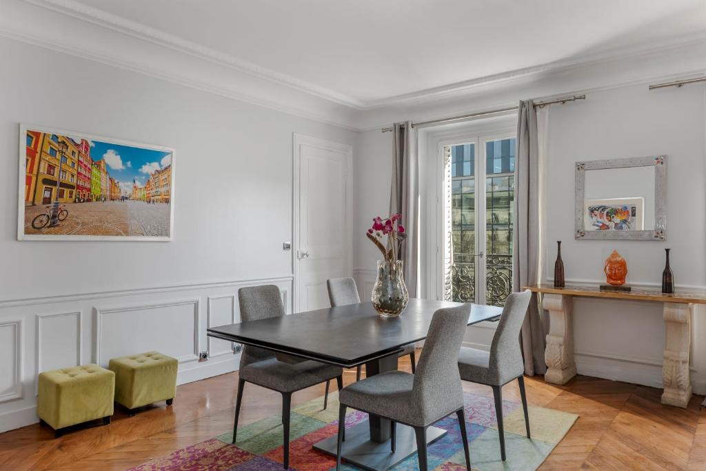Luxury 5-Bed Residence - Opposite the Eiffel Tower - Located on Avenue Kléber - 4