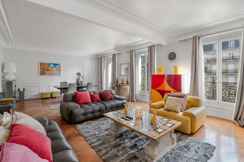 Luxury 5-Bed Residence - Opposite the Eiffel Tower - Located on Avenue Kléber - 1