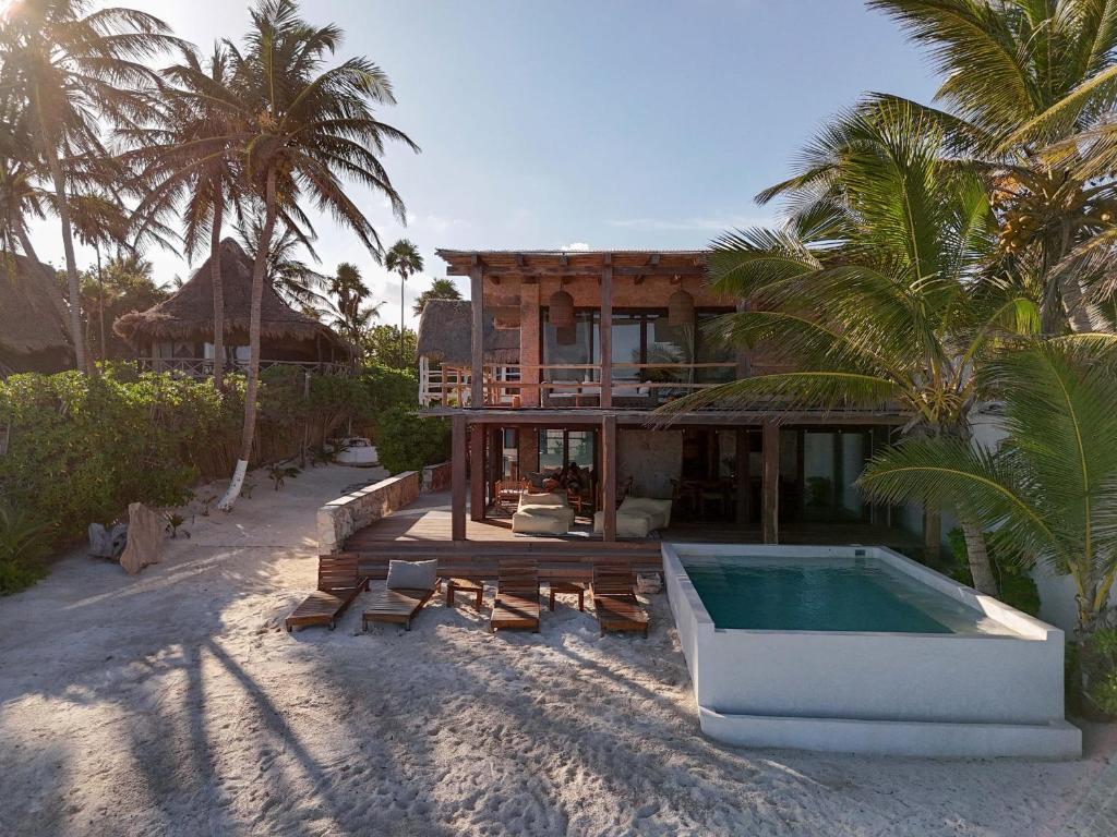 Casa Aakbal - Luxury Beach Front Villa - 2