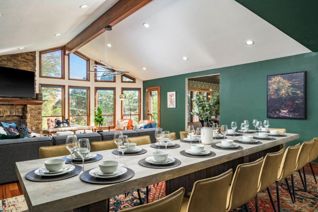 The Luxe Retreat With A Pool And A Game Room, Arvada