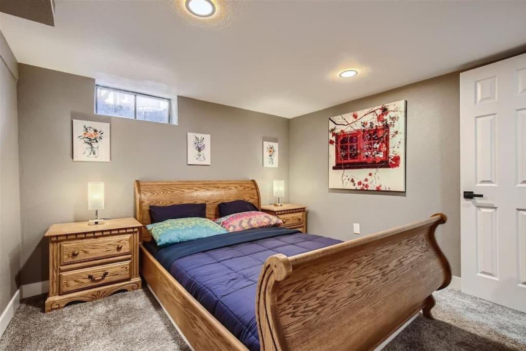 Basement Guest Suite With A Pool Table A Hot Tub And A TV, Denver