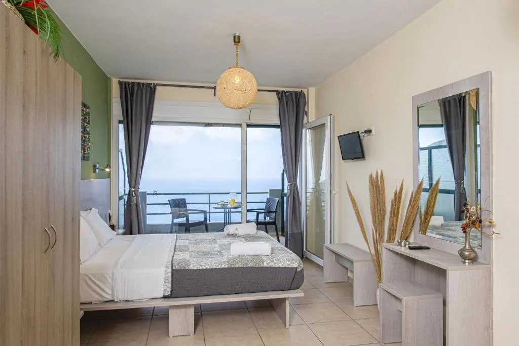 Fantastico Studios, hotel in Kalamitsi