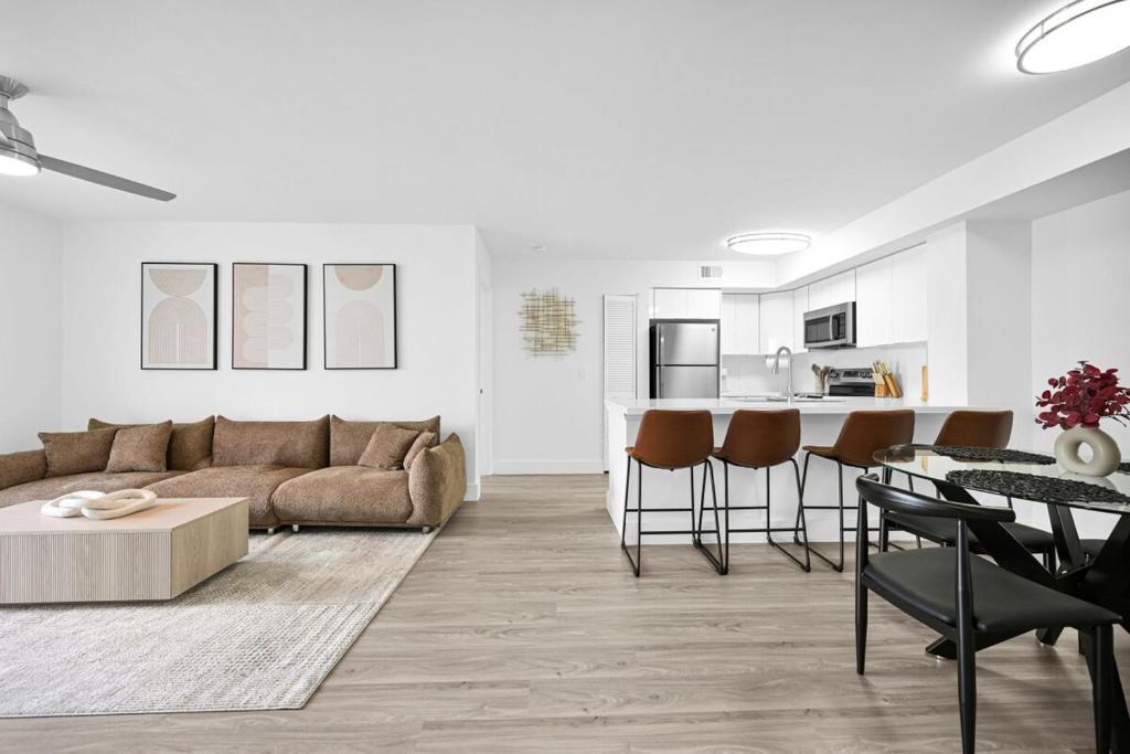 Relaxation & Luxury Pool GYM Parking WIFI, Deerfield Beach