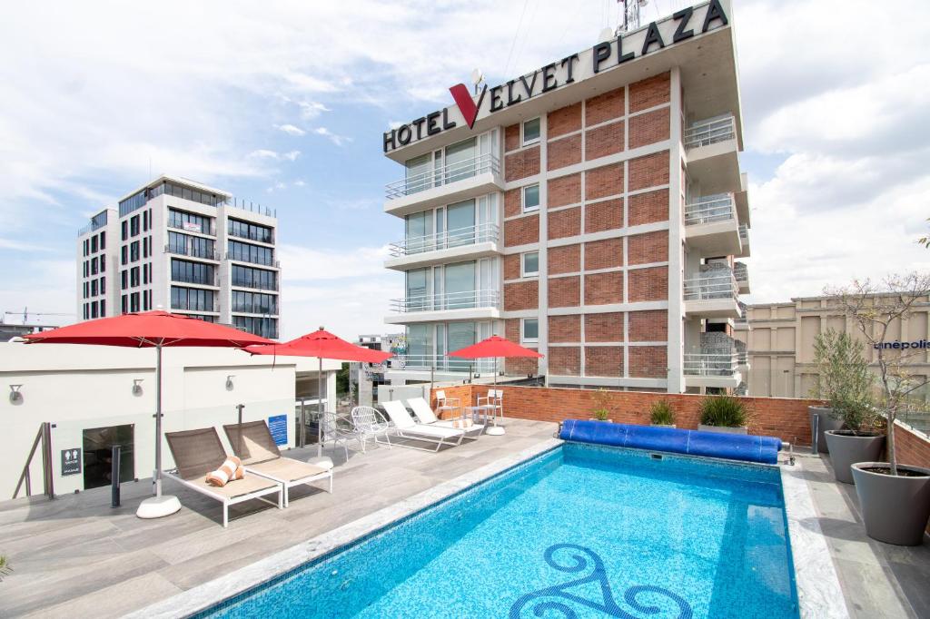 Hotel Velvet Plaza - 2