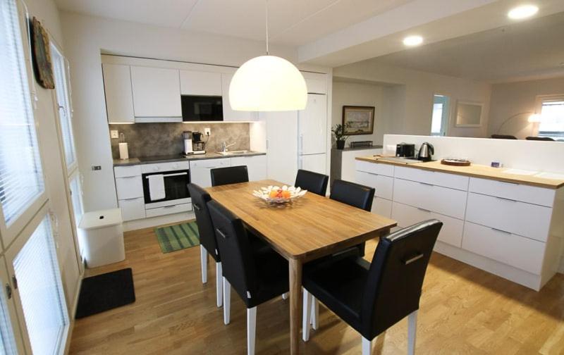 Uniikki kolmio Aurajokinäkymin, Turku