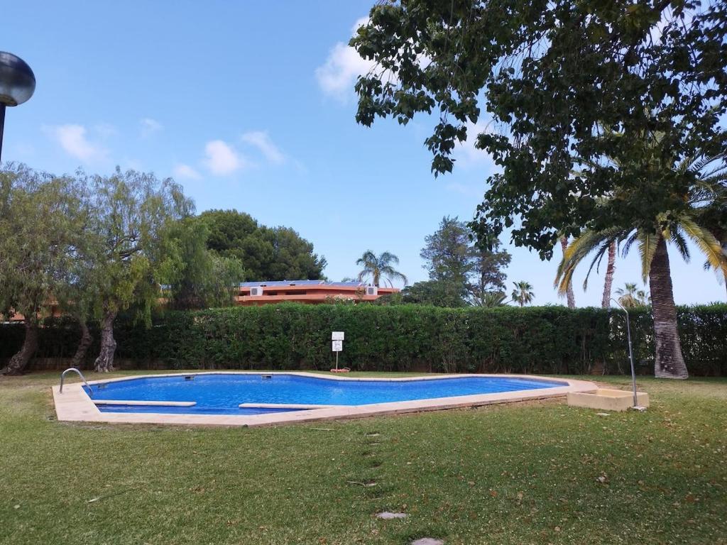 estudio para parejas con piscina en urbanizacion tranquila - 1