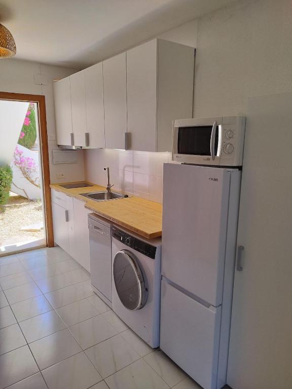 estudio para parejas con piscina en urbanizacion tranquila - 3