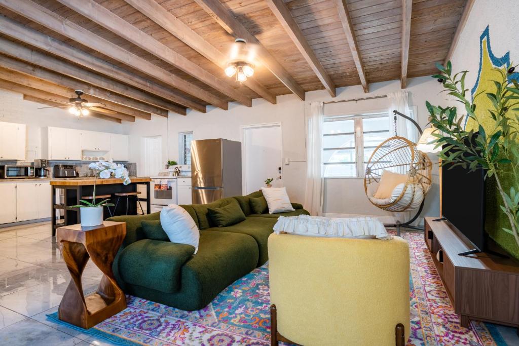 FTL Oasis-Close to DT - Close to Beach - Pool, Fort Lauderdale