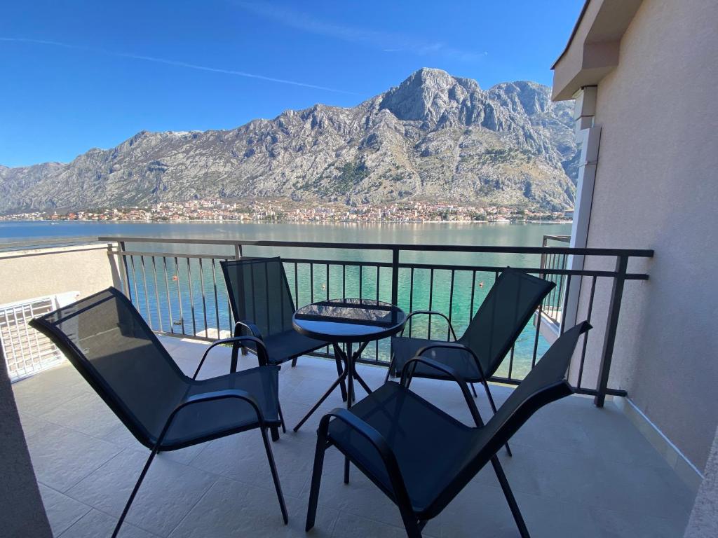 Seafront Apartments House 44 Private Balcony Old Town View - 3