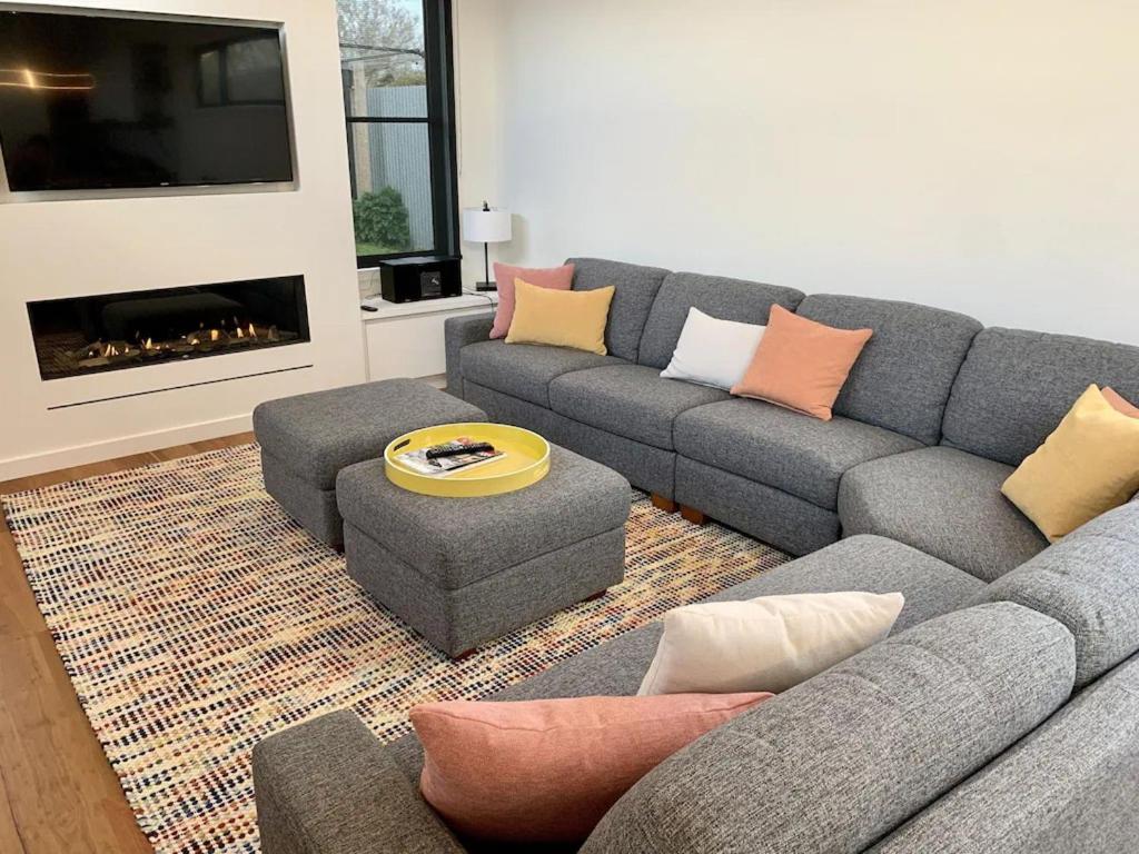 Mandalay by the Sea, Queenscliff