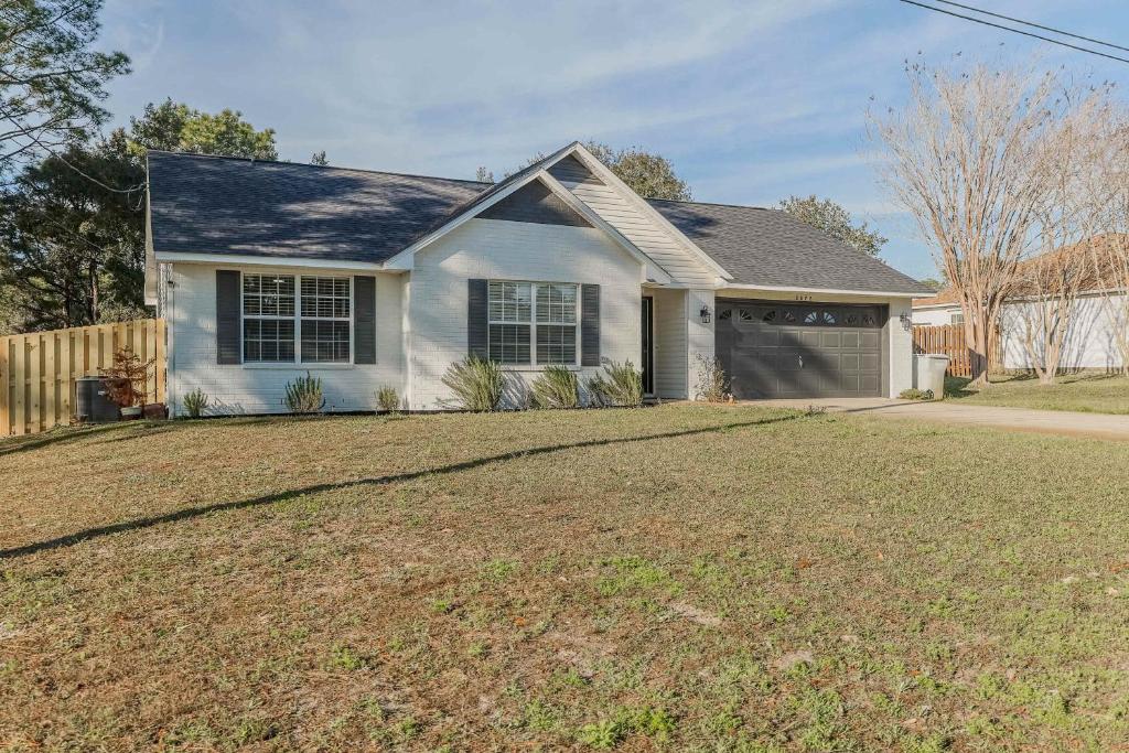 Coastal Cottage - 3 Beds Kid friendly & 2miles to Beach, Navarre