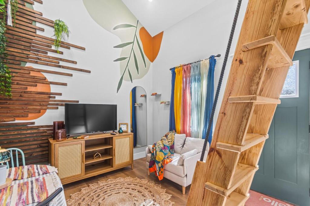 Secluded Tiny Home in Exclusive Paris Mountain!, Greenville