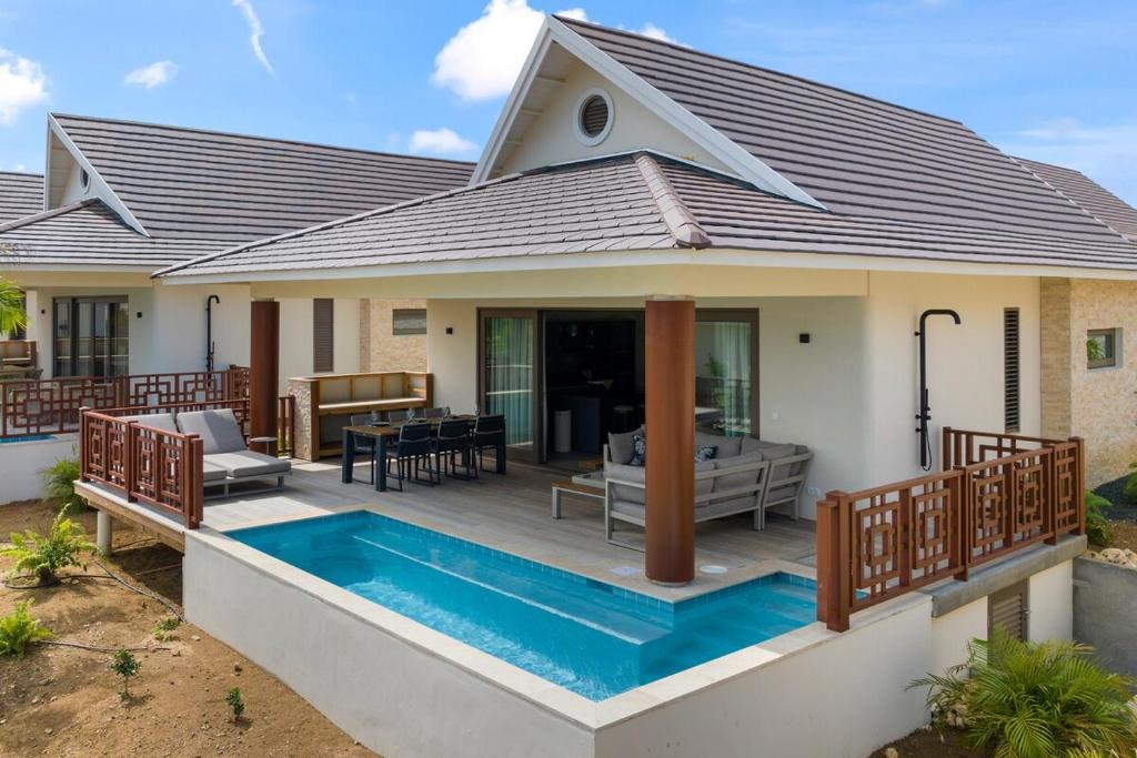 Jazmyn - Blue Bay Resort Curacao, Willemstad