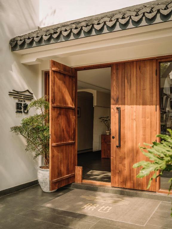 Shine on, Kchun-šan