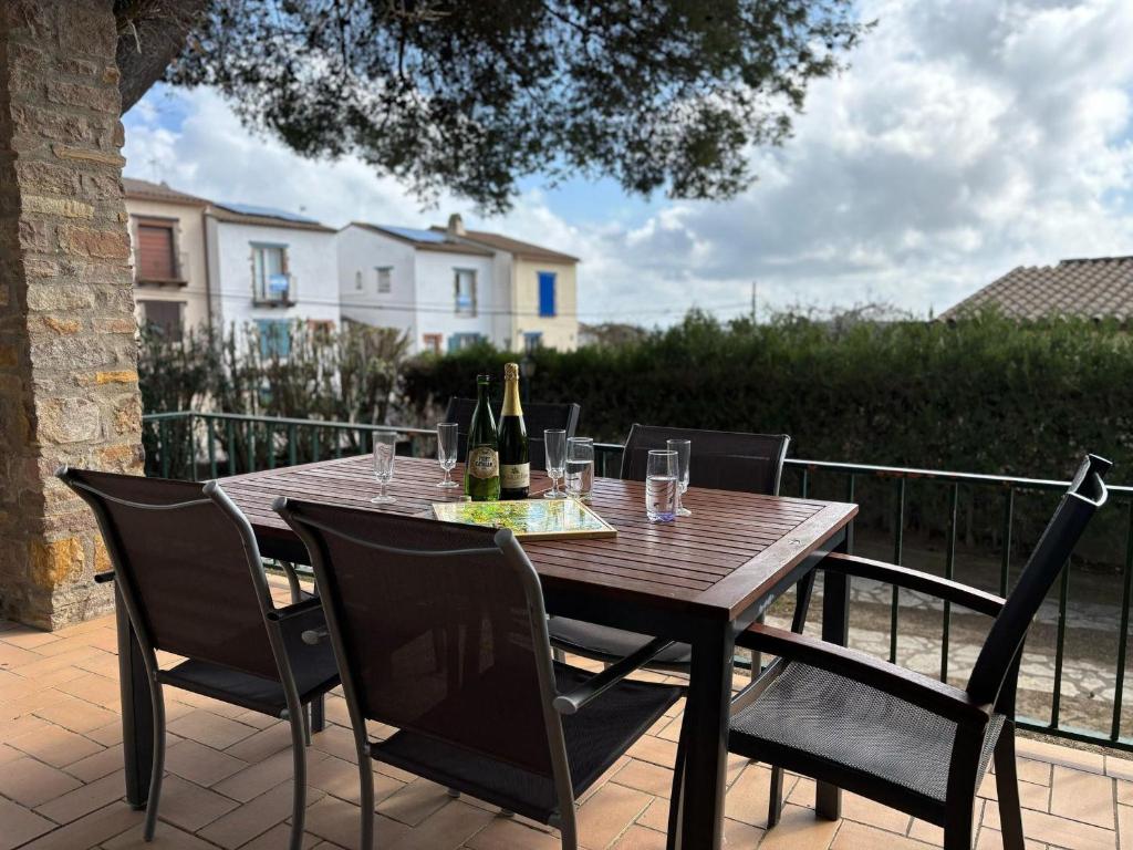 Casa con Gran Jardín Privado y Piscina Comunitaria en Torroella de Montgrí - ES-323-44 - 3