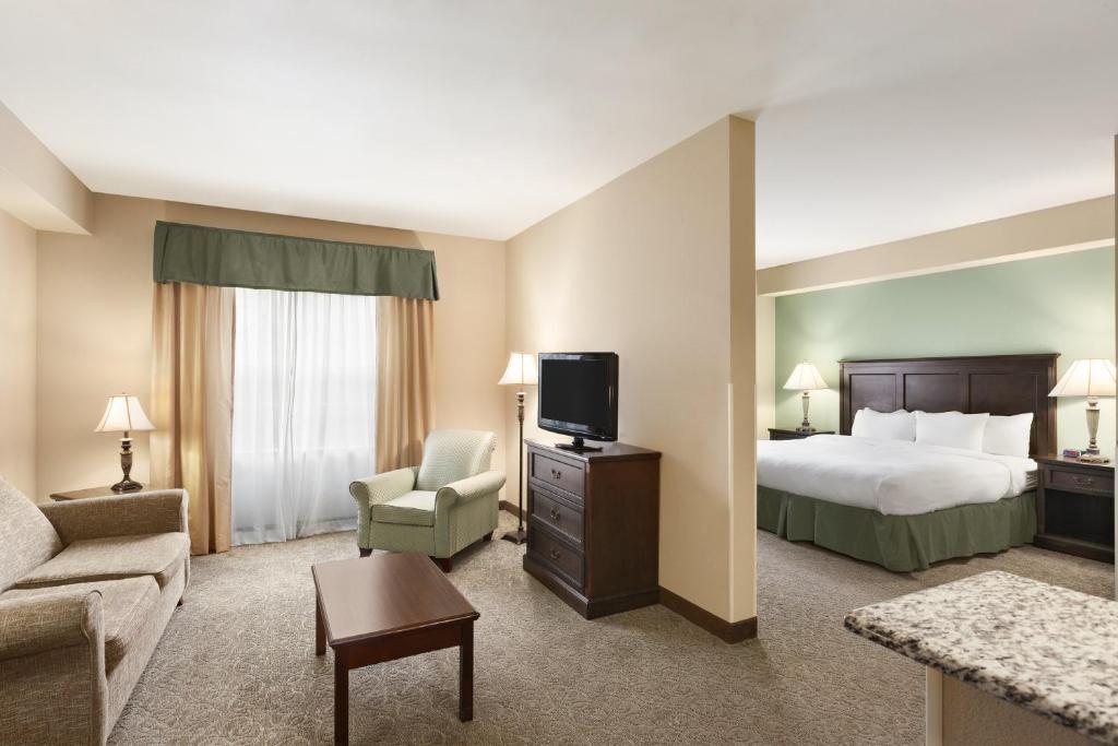 Country Inn & Suites by Radisson, Asheville West (Biltmore Estate), NC photo