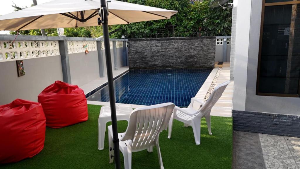 Swimming pool, Mountain View Guest House in Phatthalung