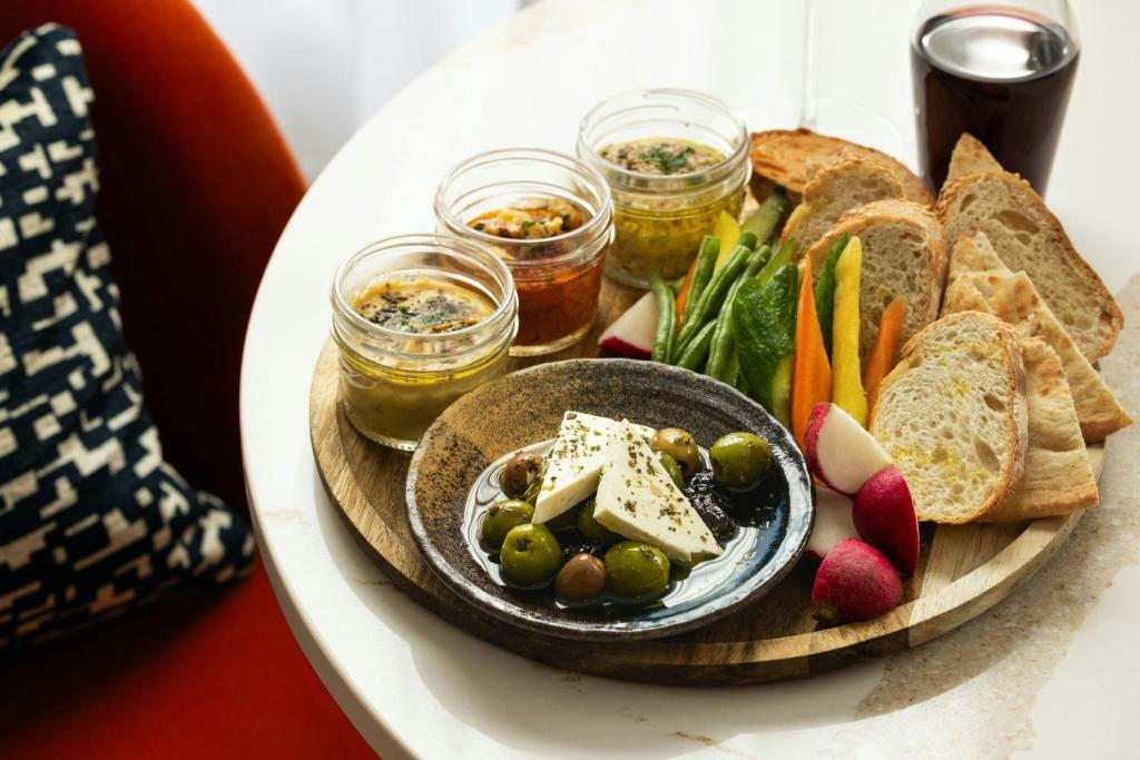 Chicago The Talbott, Autograph Collection Additional