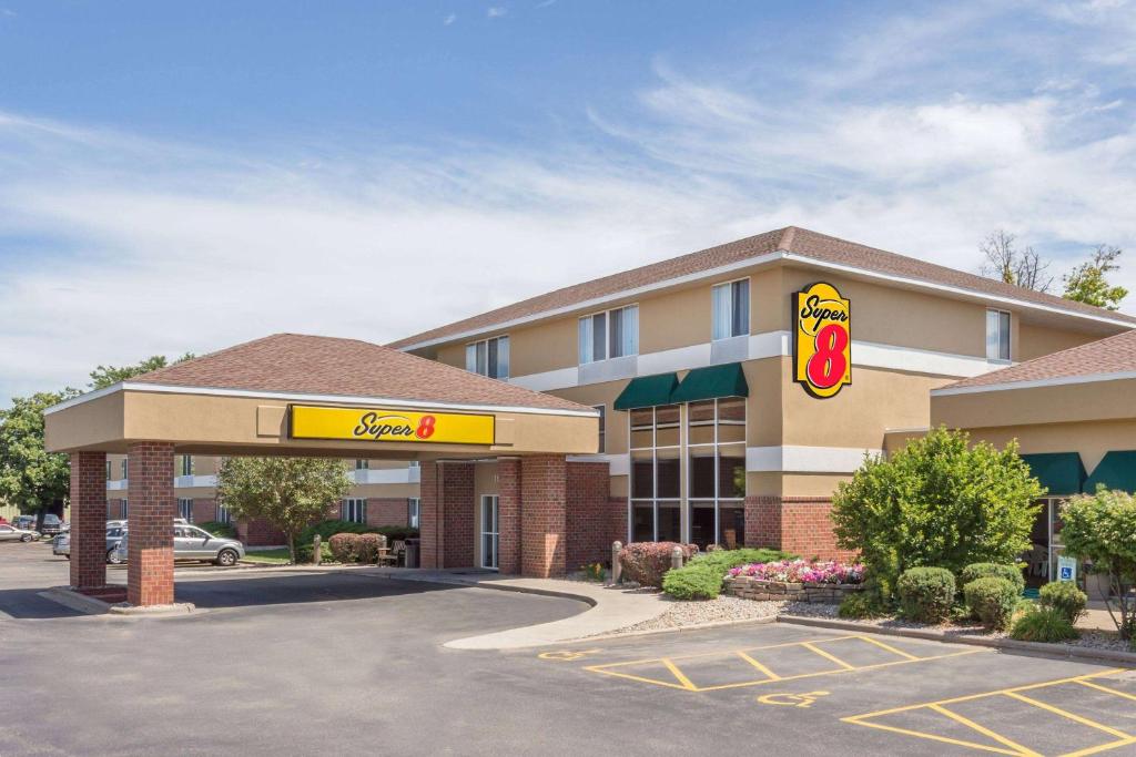 Super 8 by Wyndham Madison South, Madison