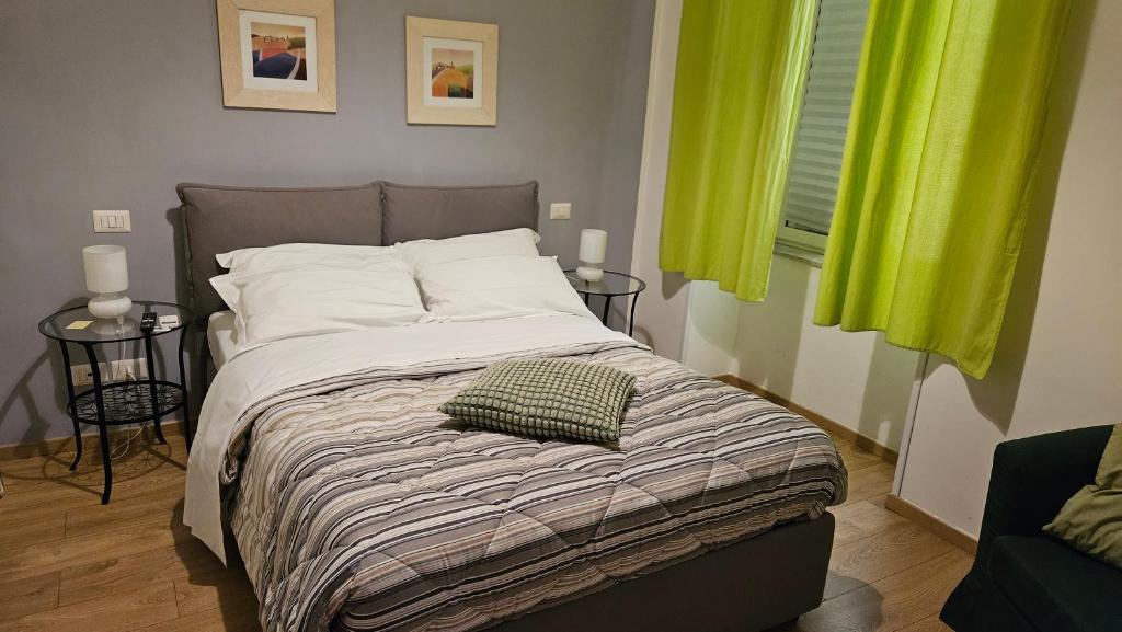 Studio Flat 381, Neapol