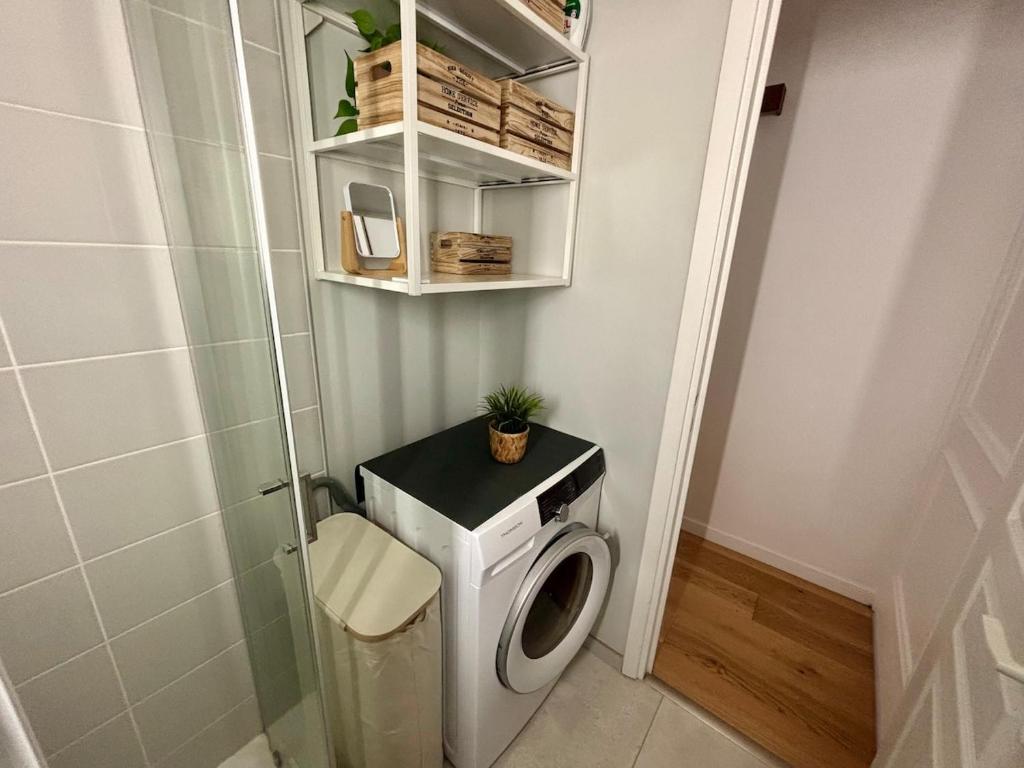 T2 en rez-de-jardin avec terrasse privative, résidence avec piscine et tennis - 2