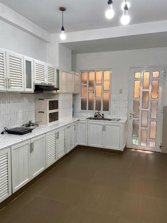 Nhà Trong Ngõ Homestay and Studio