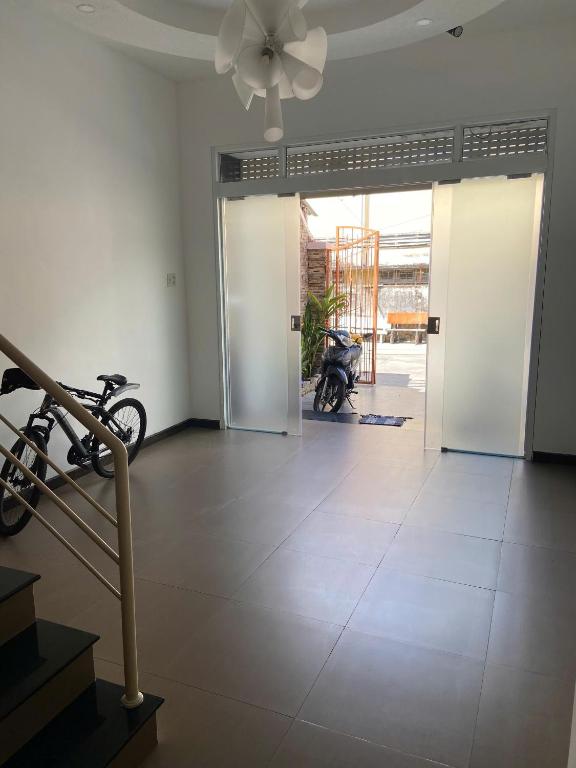 Nhà Trong Ngõ Homestay and Studio
