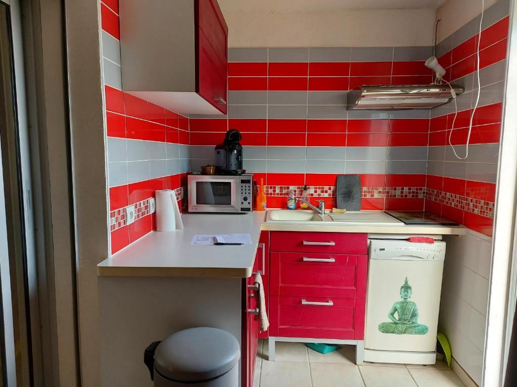 Appartement RDC avec Terrasse, Parking et Animaux Acceptés à 100m de la Plage - FR-1-776-116 - 2