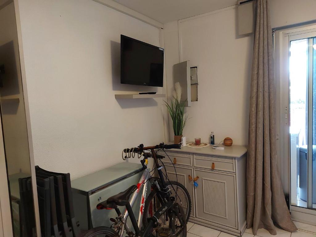 Appartement RDC avec Terrasse, Parking et Animaux Acceptés à 100m de la Plage - FR-1-776-116 - 4