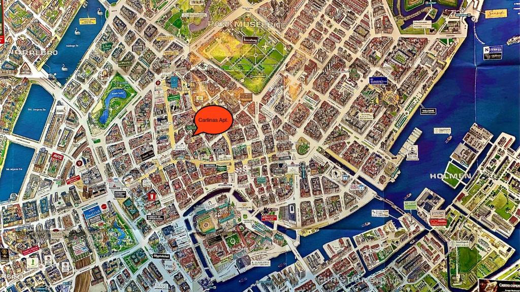 Koppenhága turistanegyedében található