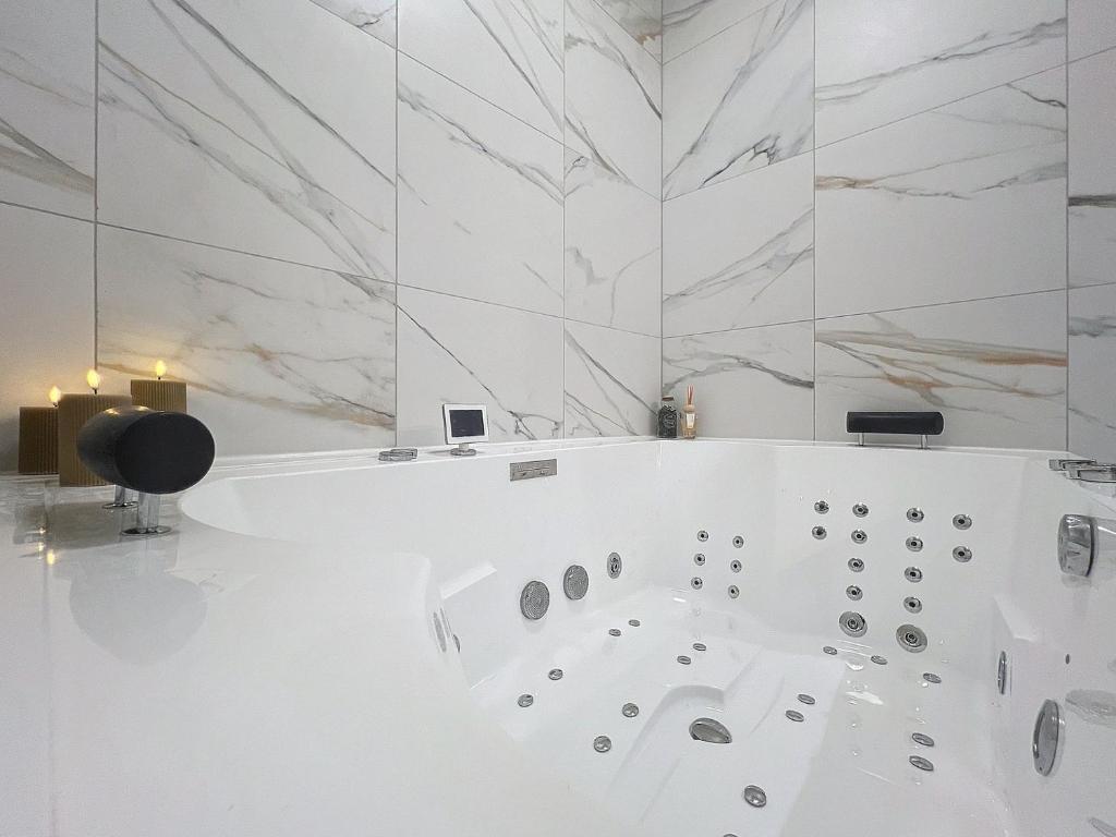 V' Appart SPA Moderne-Chic - 2