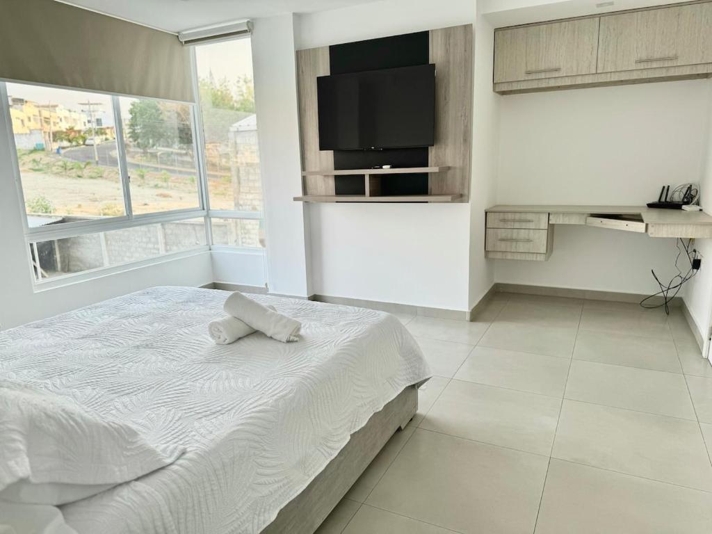 Elegant, pool, 2 bedroom, gym - 5
