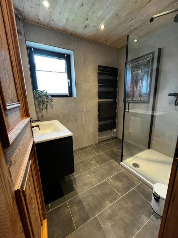 Luxury Guest House, Living Room, Kitchen and Games Room - 4