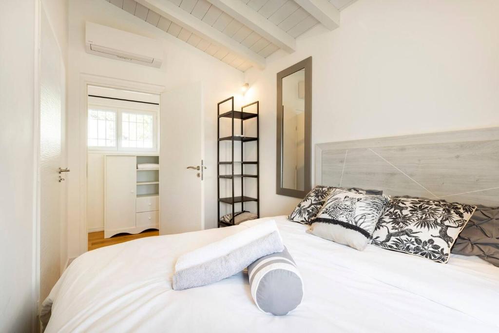 Stunning Seaview White Villa in Beuasoleil with Pool and Garden - 4