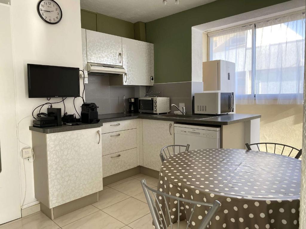 Appartement T2 Lumineux à Balaruc-les-Bains, Proche Thermes, Parking, Wifi, 2 Étoiles - FR-1-553-130 - 4