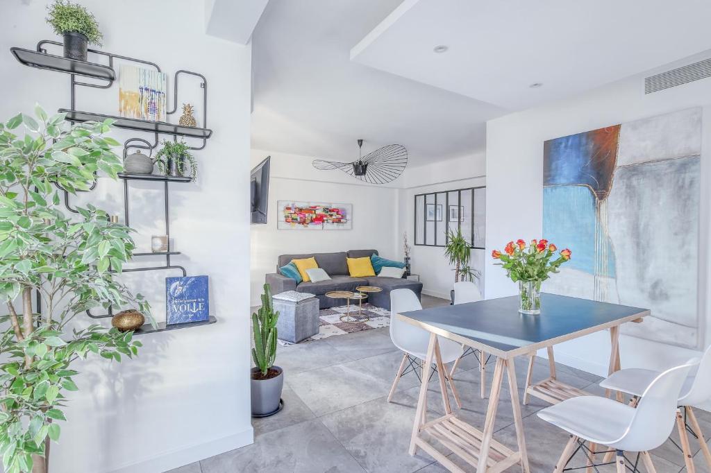Centre-ville – Appartement (A/C) 6 personnes – 5 minutes plages et gare by Weekome - 3