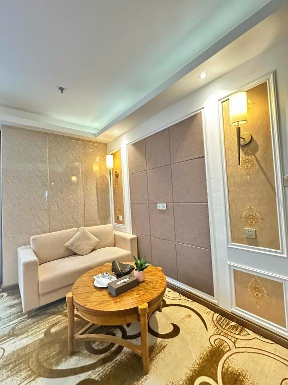 Hồng Vận Grand Hotel Móng cái