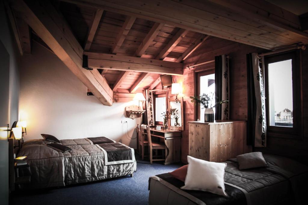 Quadruple Room, Hotel Le Refuge in Tignes