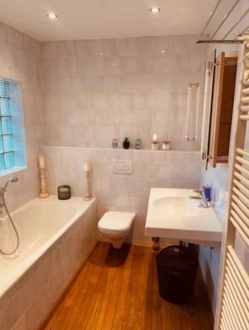 Stylish & Spacious Flat viewing the Lovely MAS 3