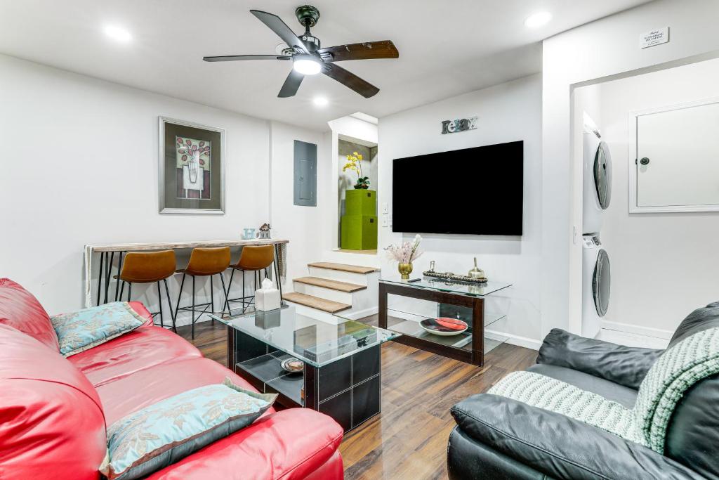 11 Mi to Marietta Square Modern Apt with Yard!, Roswell