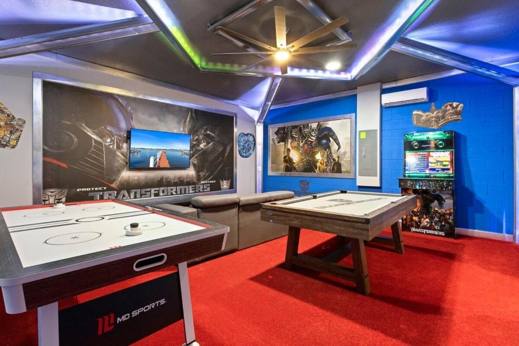 Ultimate Windsor Island 7BR pool spa Game room, Davenport