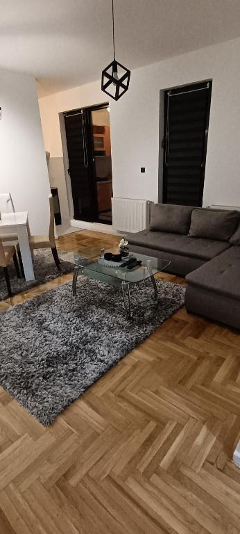 Apartment Eleven - 1