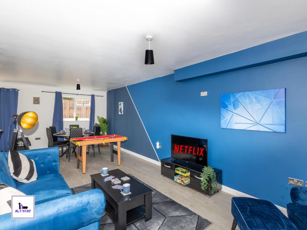 Stonecliffe Homes by Alt-Stay Leeds 6 Bedroom Contractor and Corporate Accommodation - 2x Semi Detached Houses with 2 Kitchens, 2 Living Rooms, 4 Bathrooms, Parking, Netflix and Fast Wi Fi - Long Stay Ready with Weekly and Monthly Rates, Leeds