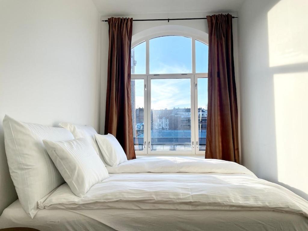 Super spacious apt by river, Oslo