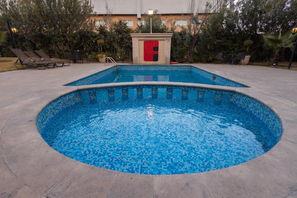 スイミングプール