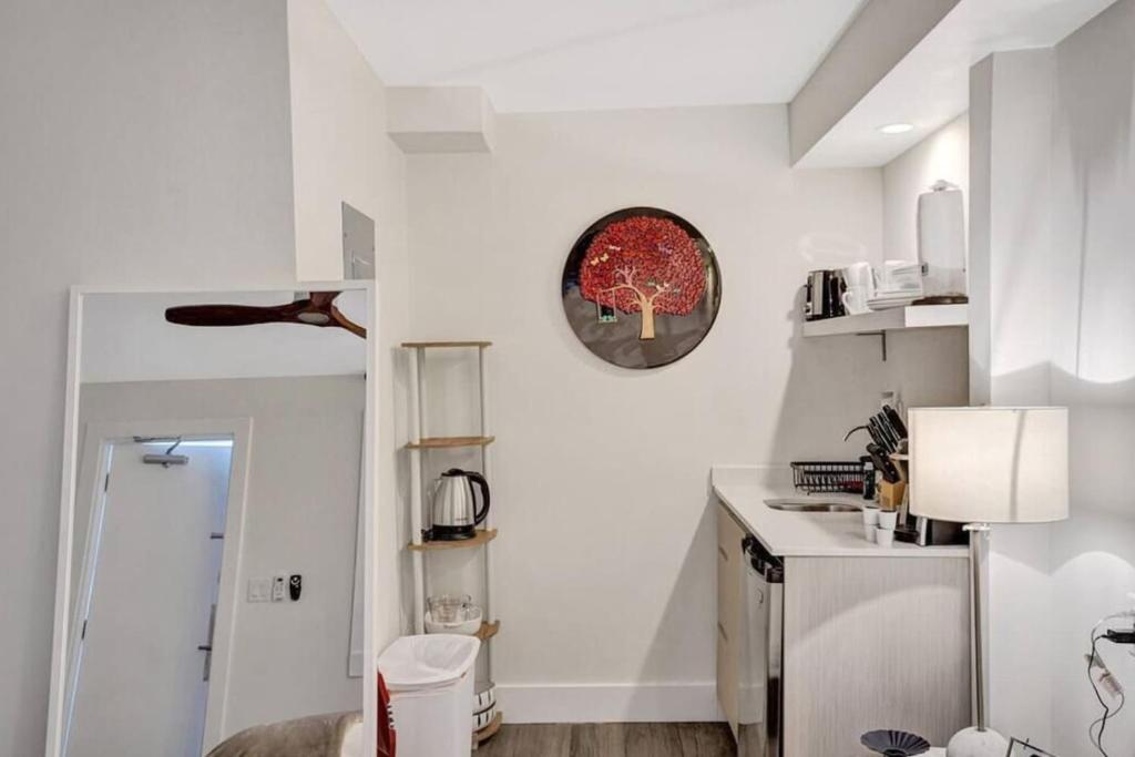 NEW Studio at Eden Collection Steps to Beach 1106, Fort Lauderdale