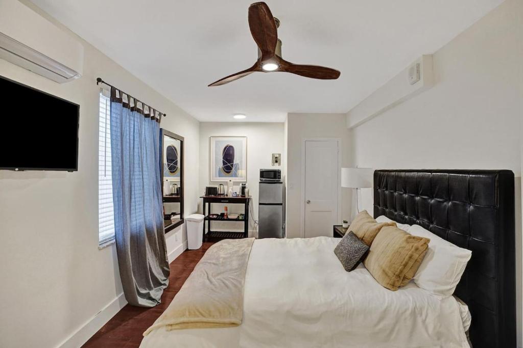 Eden Collection Studio Steps to Beach, Fort Lauderdale